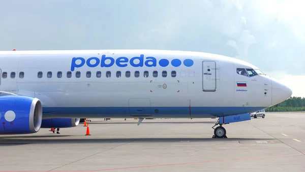 Pobeda Havayolları yolcu uçağı Pulkovo havaalanında bulunmaktadır. Rusya, Saint Petersburg Temmuz 2020    