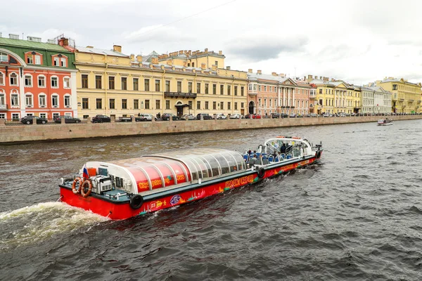 Saint Petersburg Pleasure Boat Tourists Sailing Fontanka River Summer Day — Stock Photo, Image