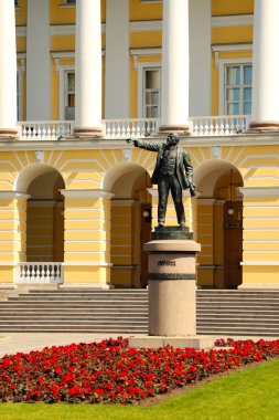 Saint Petersburg, Smolny, tarihi ve anıt müzesi, Saint Petersburg hükümeti, Vladimir Lenin anıtı, yaz günü. Rusya, Saint Petersburg Temmuz 2020