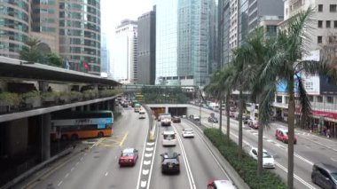 Hong Kong 'da araba trafiği, Connaught yol merkezi. Hong Kong, Çin Kasım 2019
