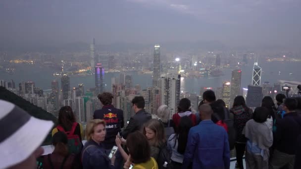 Hongkong Victoria Peak Utsiktsdäck Med Utsikt Över Staden Kväll Hongkong — Stockvideo