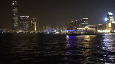 Hong Kong, Victoria Limanı, geceleri gökdelenlerin manzarası. Hong Kong, Çin Kasım 2019