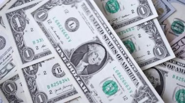 Masaya Amerikan doları düşer ve para kapanır..