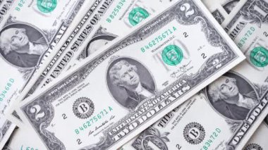 Masaya Amerikan doları düşer ve para kapanır..