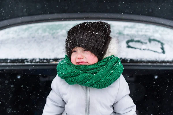 Sad Little Girl Warm Clothes Standing Open Trunk Car Winter — Stock Photo, Image