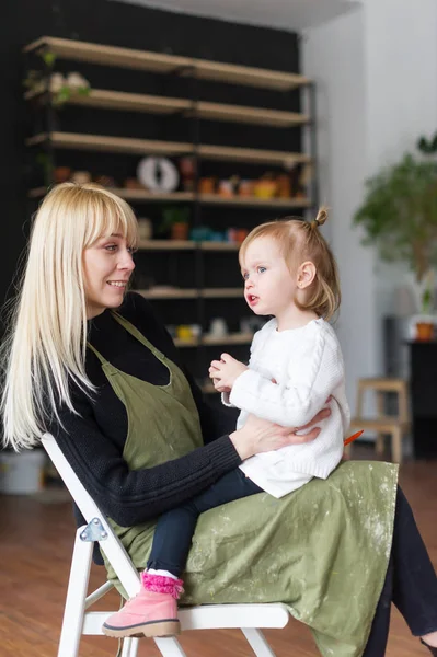 Bella Comunicazione Madre Figlia Laboratorio Creativo Concetto Educazione Alla Prima — Foto Stock