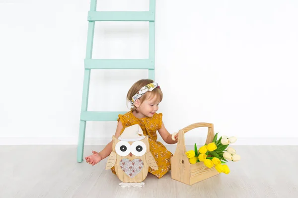 Cute Little Girl Tulips Wooden Toy Owl Sit Light Spring — Stock Photo, Image