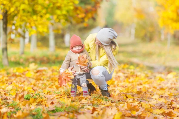 Happy Mother Little Daughter Playing Fun Together Autumn Park Horizontal — Stock Photo, Image