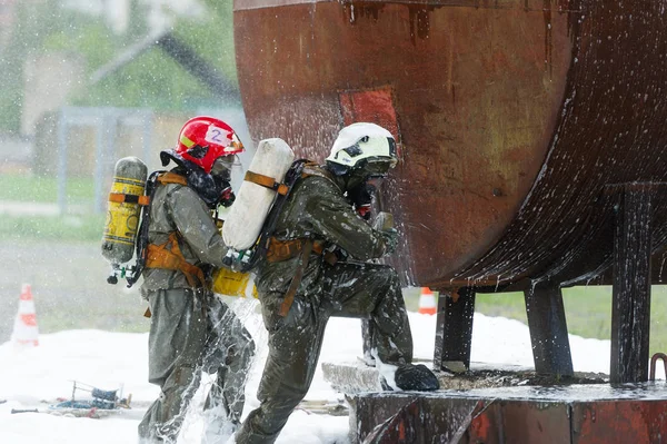 Due Soccorritori Eliminano Conseguenze Dell Incidente Chimico Esercizi Dei Soccorritori — Foto Stock