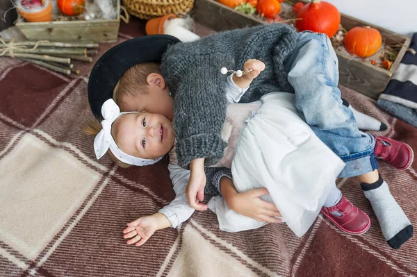 Top View Little Brother Sister Lying Carpet Brother Loves Little — Stock Photo, Image