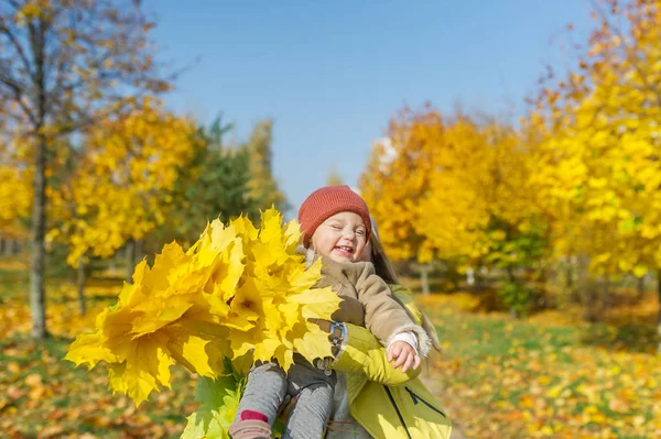 Happy Mother Little Daughter Maple Leaves Autumn Park Closeup Portrait — Stock Photo, Image