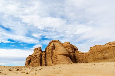 Çöl ve dağlar, Wadi Rum, Ürdün. Panoramik görünüm 