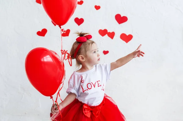 Hübsches Kleines Mädchen Mit Herzförmigen Luftballons Valentinstag Horizontales Foto — Stockfoto