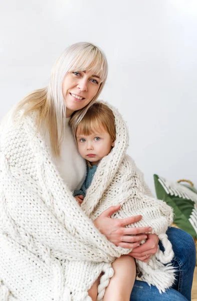 Primer Plano Retrato Mujer Joven Con Hija Bebé Concepto Familia —  Fotos de Stock