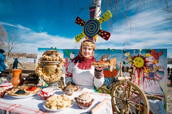 Happy woman in national clothes celebrating Shrovetide at Belarus — Stock Photo, Image