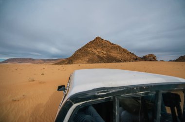 Bir arabanın Çölü'nden bir güzel manzara manzara. Seyahat kavramı
