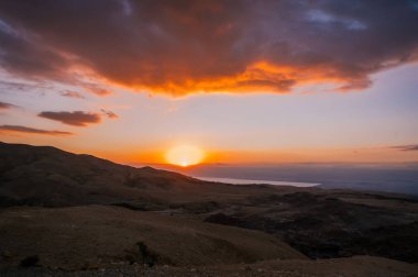 wadi rum, jordan gün batımı.