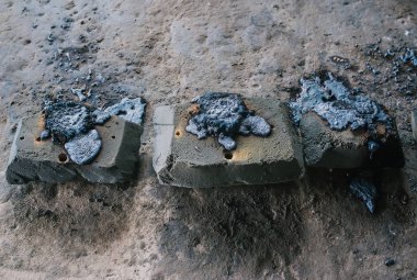 Zift ile kaplı eski taşların dokusu