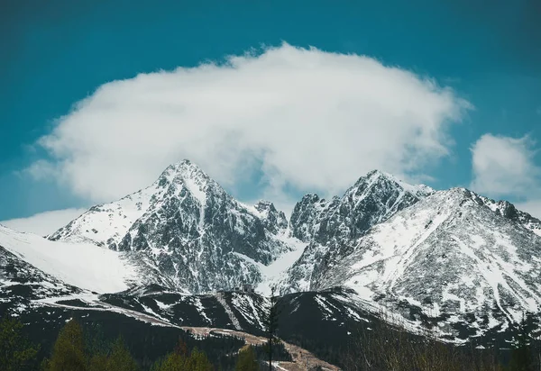 Vista para High Tatras gama montesa coberta de neve no inverno — Fotografia de Stock