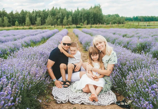 Beautiful Family Smiling While Holding Kids Lavender Field Sunny Summer — Stock Photo, Image