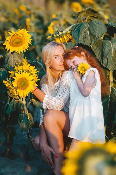Happy Blonde Mother Her Funny Redhead Daughter Sunflower Field Horizontal — Stock Photo, Image