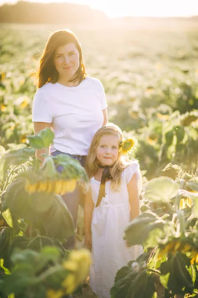 Happy Beautiful Mother Her Little Daughter Sunflowers Having Fun Outdoors — Stock Photo, Image