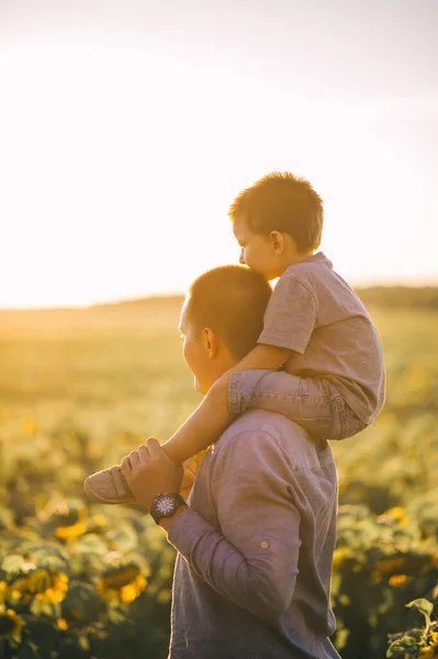 Father His Little Son Standing Field Sunflowers Sunset Side View — Stock Photo, Image