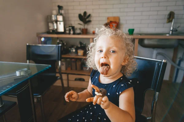 Cute Little Blonde Girl Shows Tongue Einstein Eating Chocolate Cookies — Stock Photo, Image