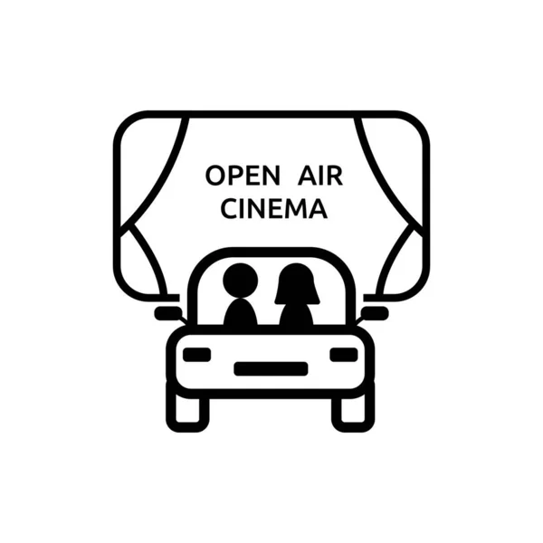 İnsanlı arabalar için açık hava sineması ikonu. Araba, üzerinde bir filmin gösterildiği büyük bir ekranın önünde park edilmiştir. Beyaz arka planda bir logo. Vektör
