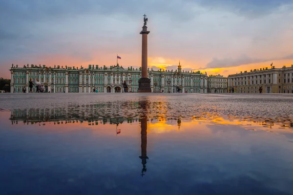 St. Petersburg. Saray Meydanı. Yansıma