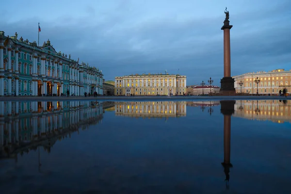 St. Petersburg. Rusya. Gece Saray Meydanı.