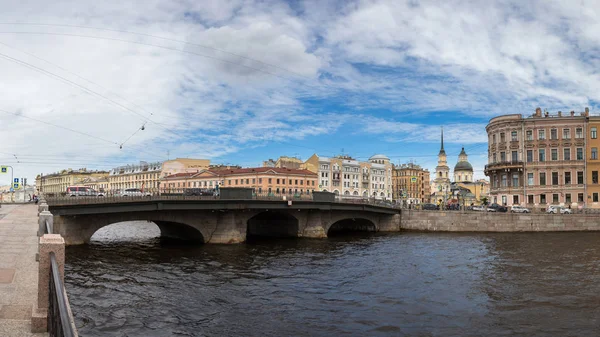 Belinsky Köprüsü ve St. Petersburg 'daki Fontanka Nehri Embankment