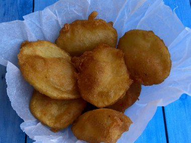 Lezzetli ev yapımı kızarmış patates cipsi.