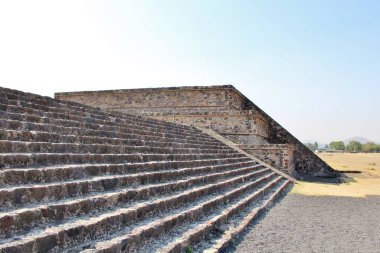 Teotihuacan manzarası, Meksika 'da antik bir şehir.