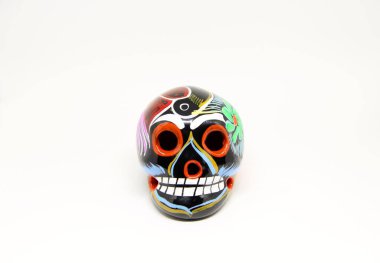 Beyaz arkaplanda Meksika kafatası