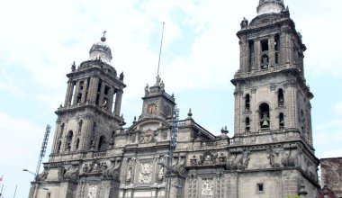 Mexico City 'de sömürge tarzı bir katedral.