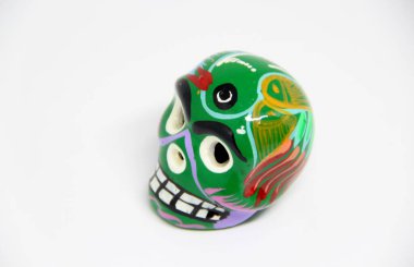 Beyaz arkaplanda Meksika kafatası