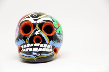 Beyaz arkaplanda Meksika kafatası