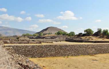 Teotihuacan manzarası, Meksika 'da antik bir şehir.