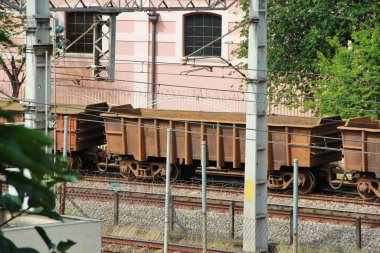 Tren istasyonundaki raylar.