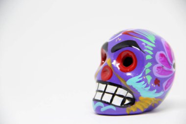 Beyaz arkaplanda Meksika kafatası