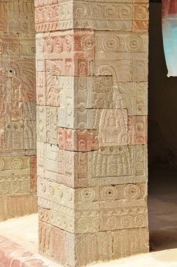 Meksika 'da antik bir şehir olan Teotihuacan, piramitlerin ve harabelerin manzarası