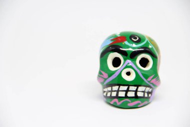 Beyaz arkaplanda Meksika kafatası