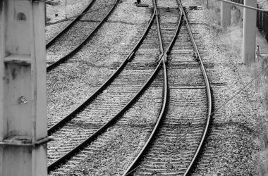 Tren istasyonundaki raylar.