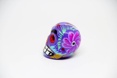 Beyaz arkaplanda Meksika kafatası