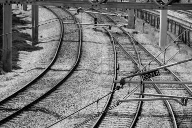 Tren istasyonundaki raylar.