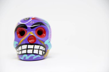 Beyaz arkaplanda Meksika kafatası