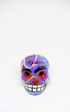 Beyaz arkaplanda Meksika kafatası