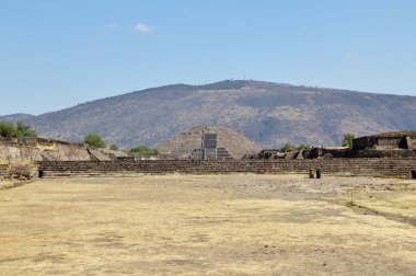 Teotihuacan manzarası, Meksika 'da antik bir şehir.