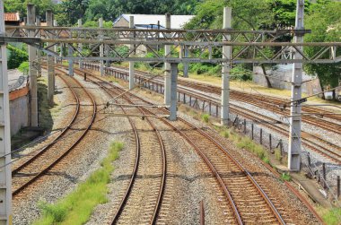 Tren istasyonundaki raylar.